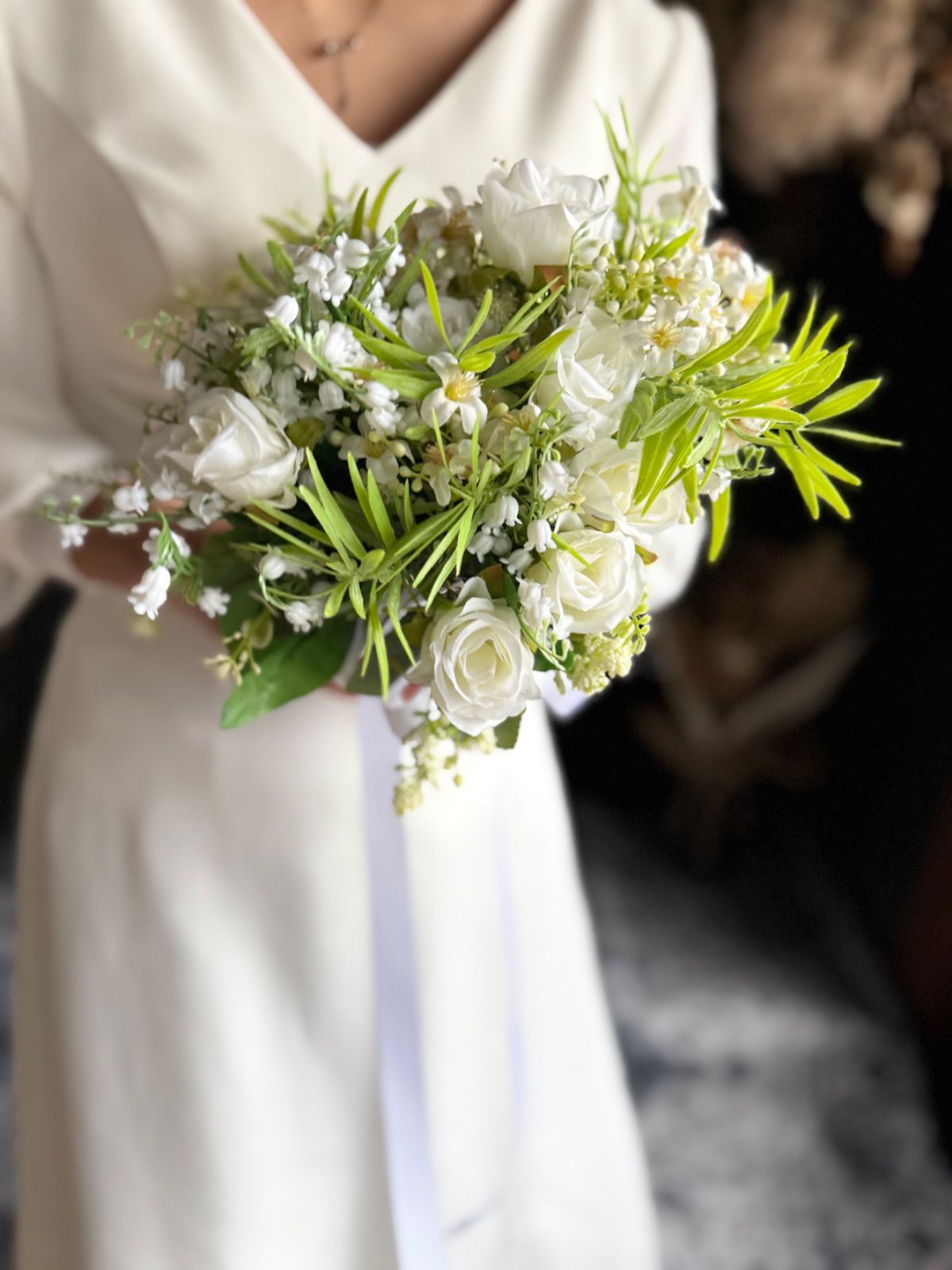 白×グリーンナチュラルクラッチブーケ ブートニア