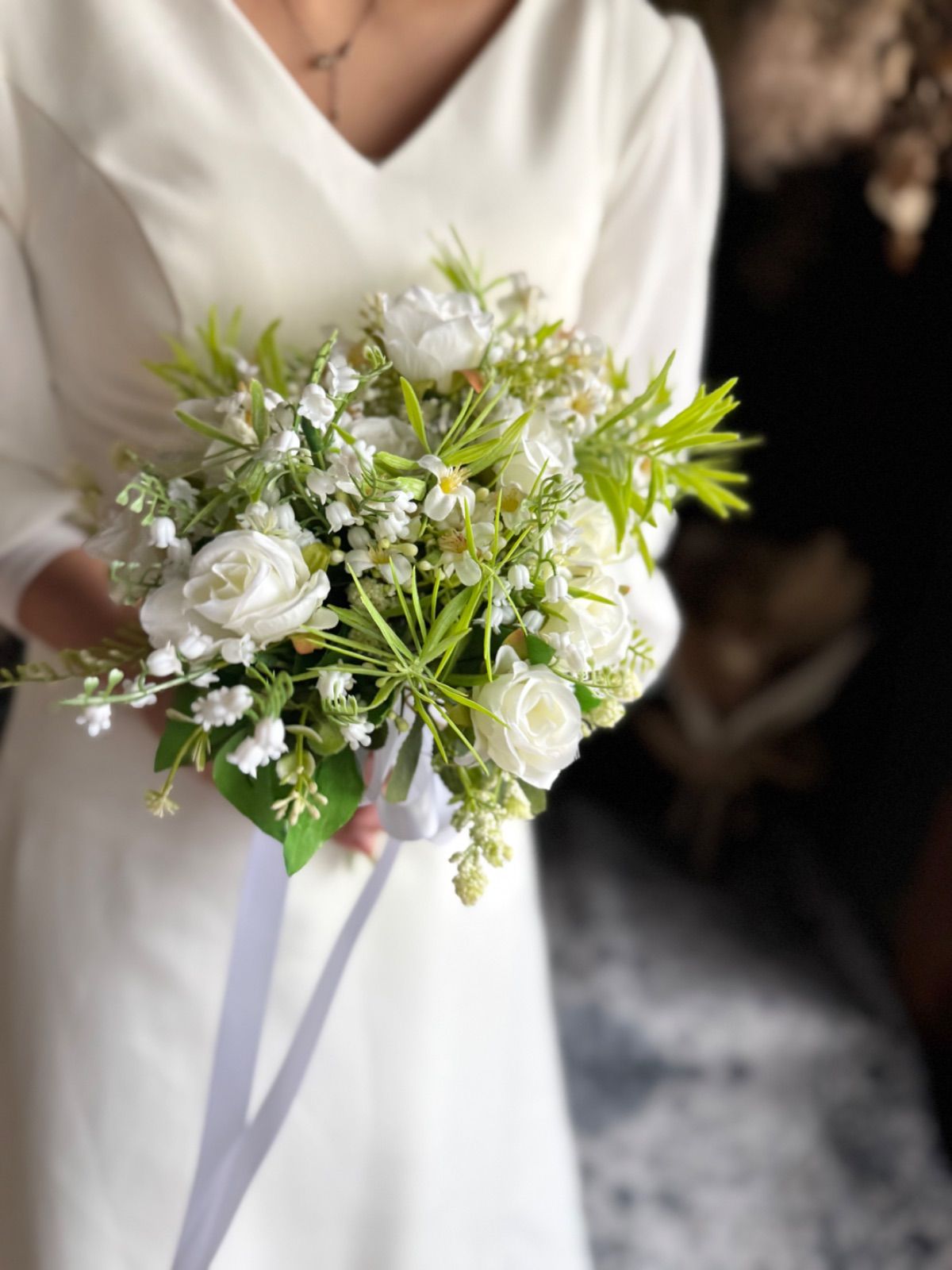 白×グリーンナチュラルクラッチブーケ
