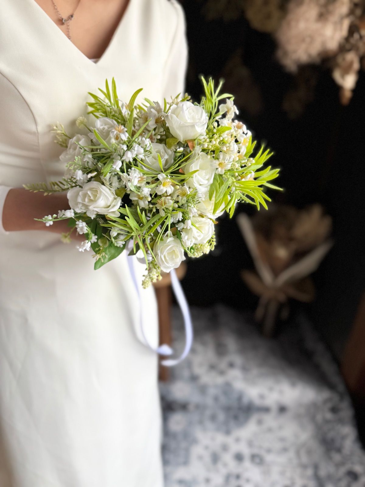 白×グリーンナチュラルクラッチブーケ