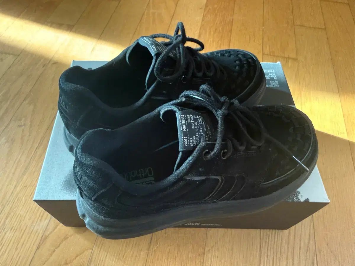 エルドゥ ウォーブナー ブラック スニーカー スポーツ