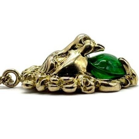 静かに支配する