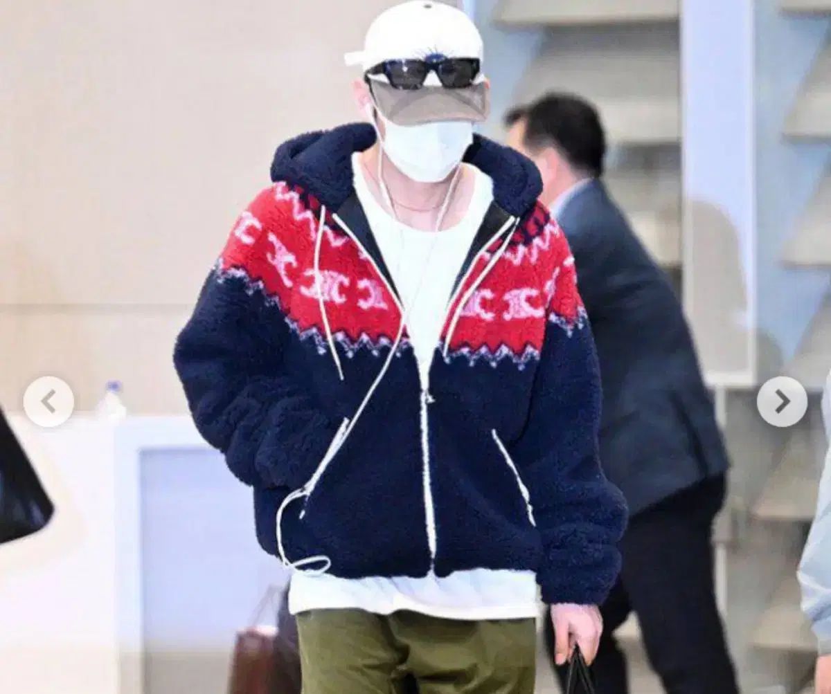 XL 뷔着用 セリーヌ 25 fw フェアアイル ロゴ フリース フード ジャケット