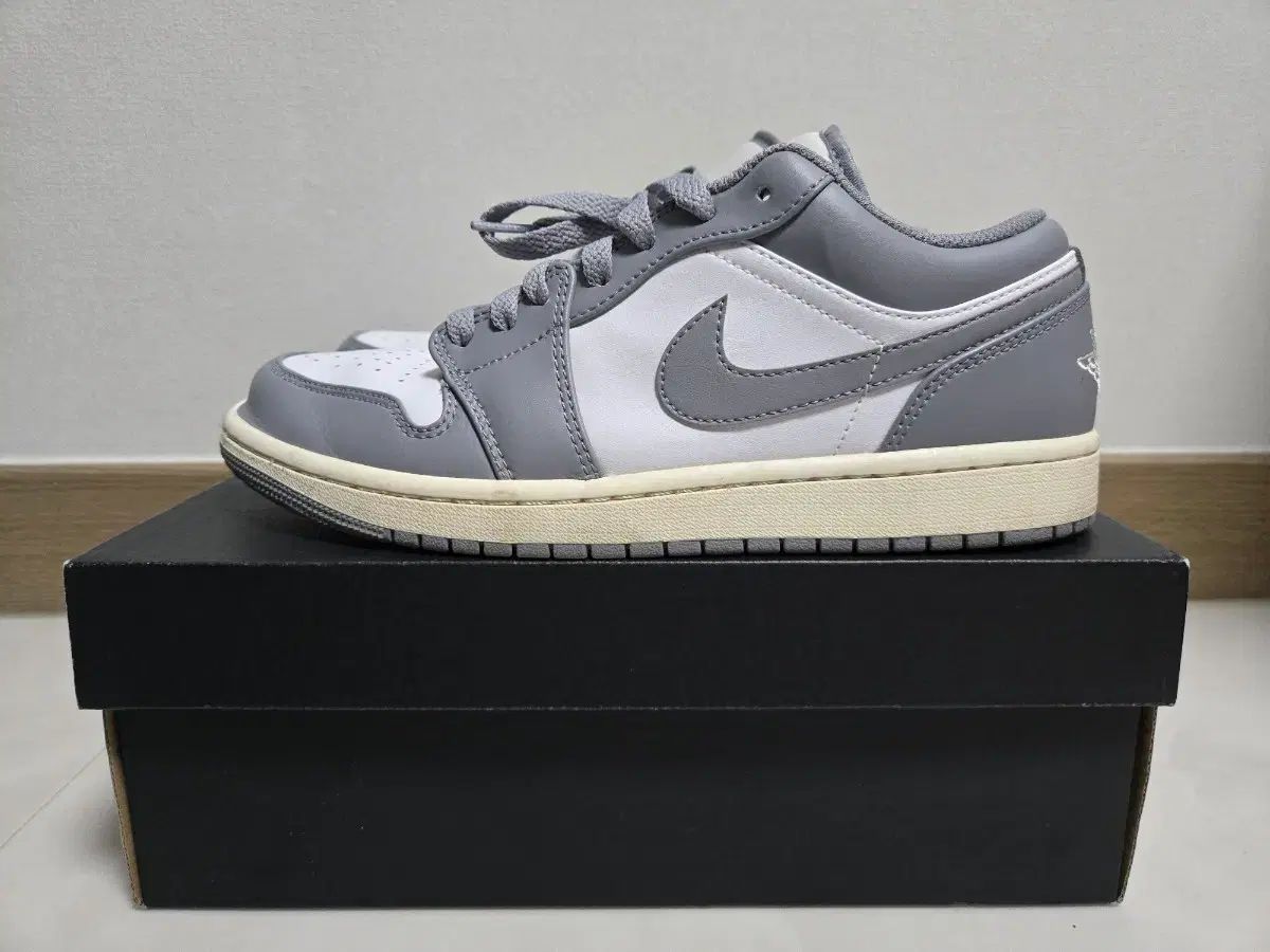 ジョーダン 1 ロー STEALTH - 白