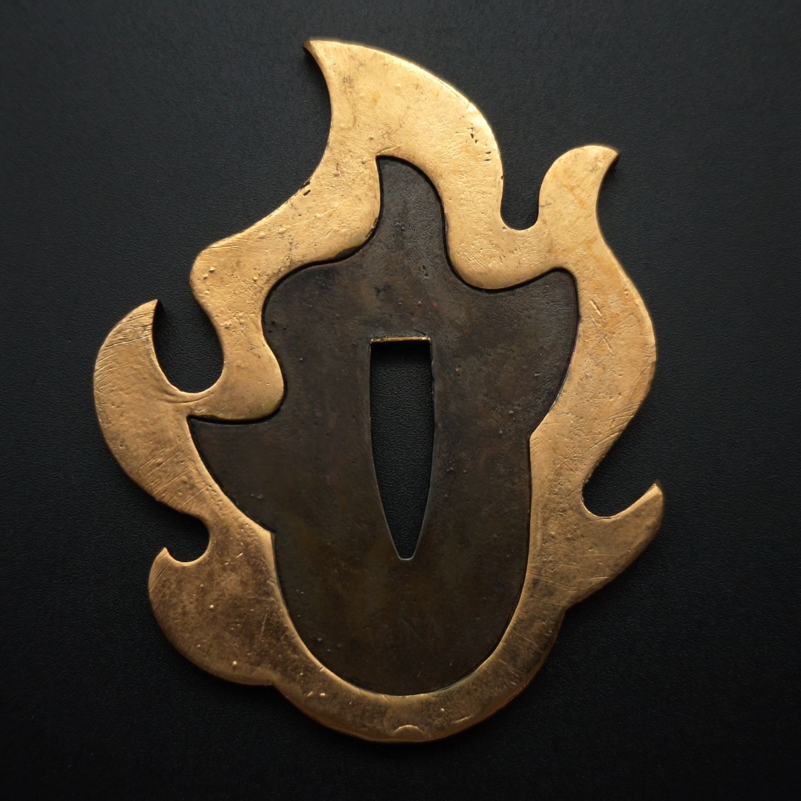 日本刀装具　刀鍔　蘭の図　銅地　細工　金メッキ　刀剣美術　武道具 日本刀装具 刀鍔 蘭の図 銅地 細工 金メッキ 刀剣美術 武道具