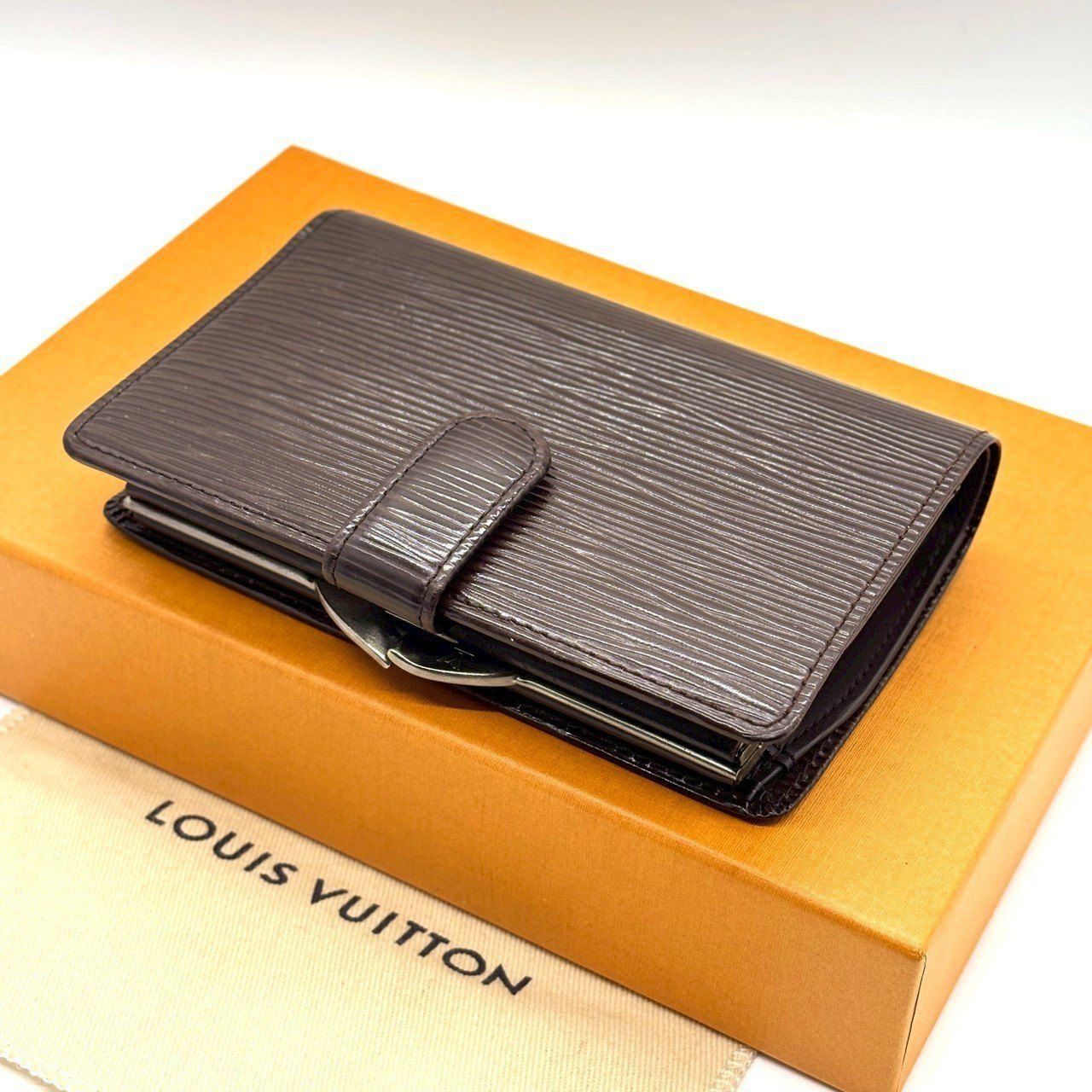 上品さ極まる大人の逸品】 LOUIS VUITTON 二つ折り財布 エピ