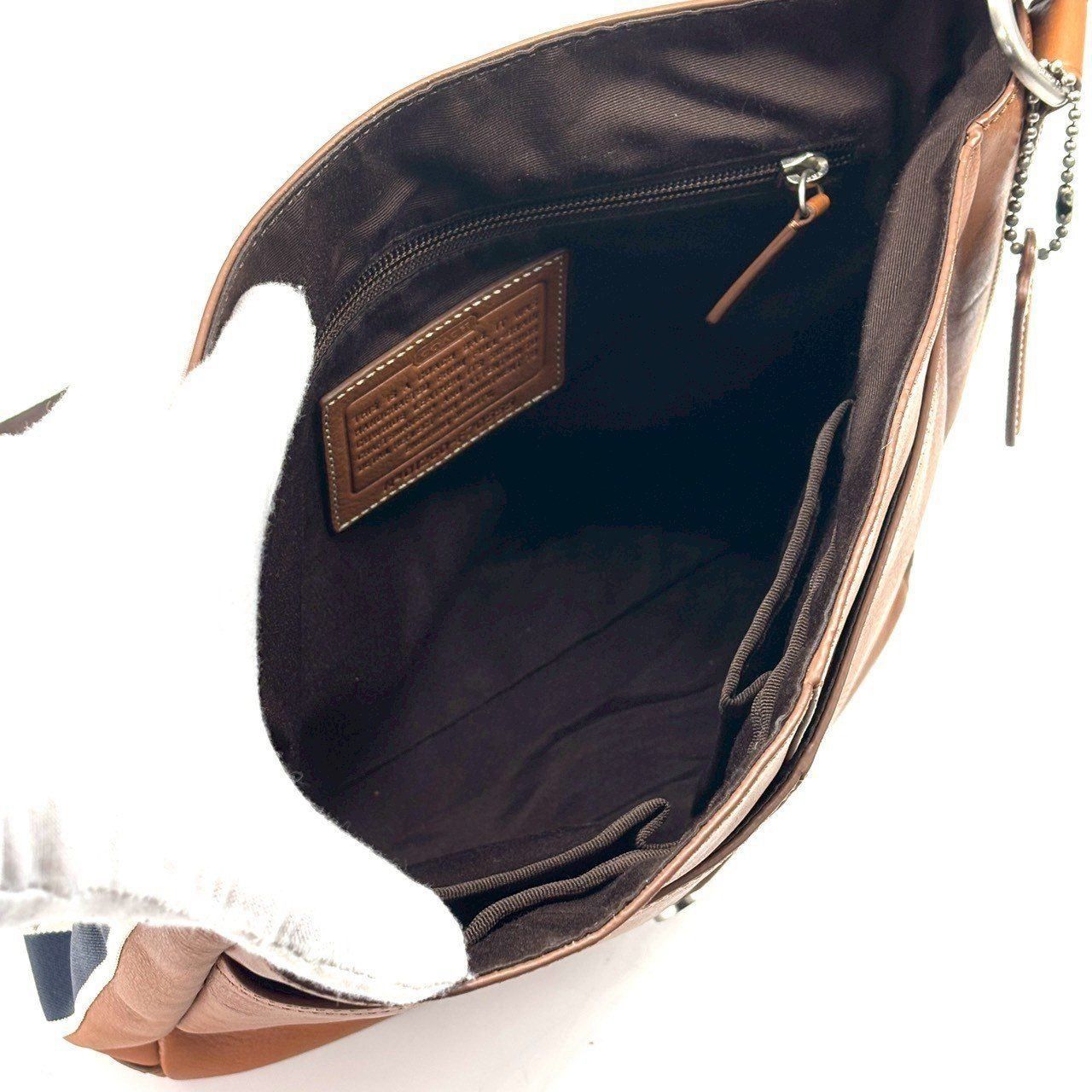 大人の装いを格上げ】 COACH コーチ ヘリテージウェブレザー