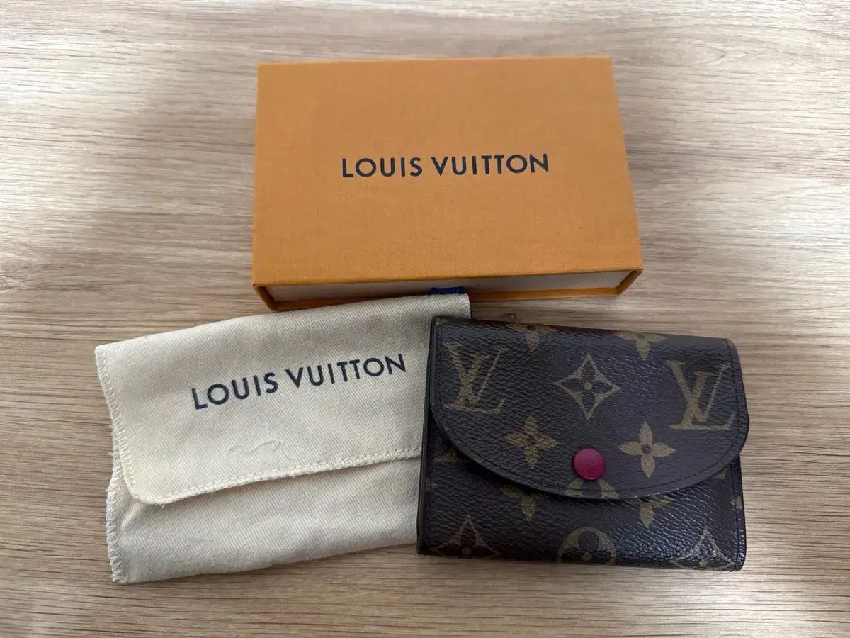 Louis Vuitton ルイヴィトン ロザリ コインファー