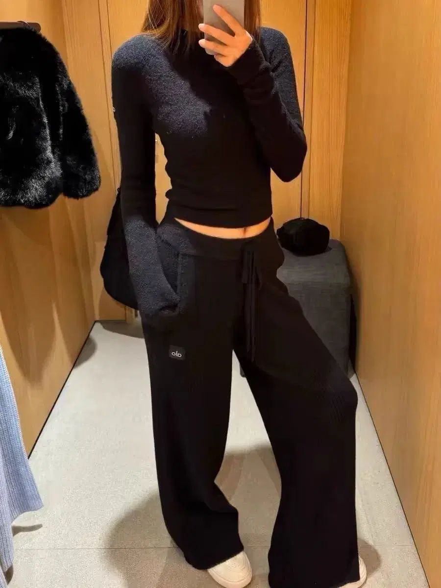 アロイヨガ スナッグルUPワイドニットパンツ