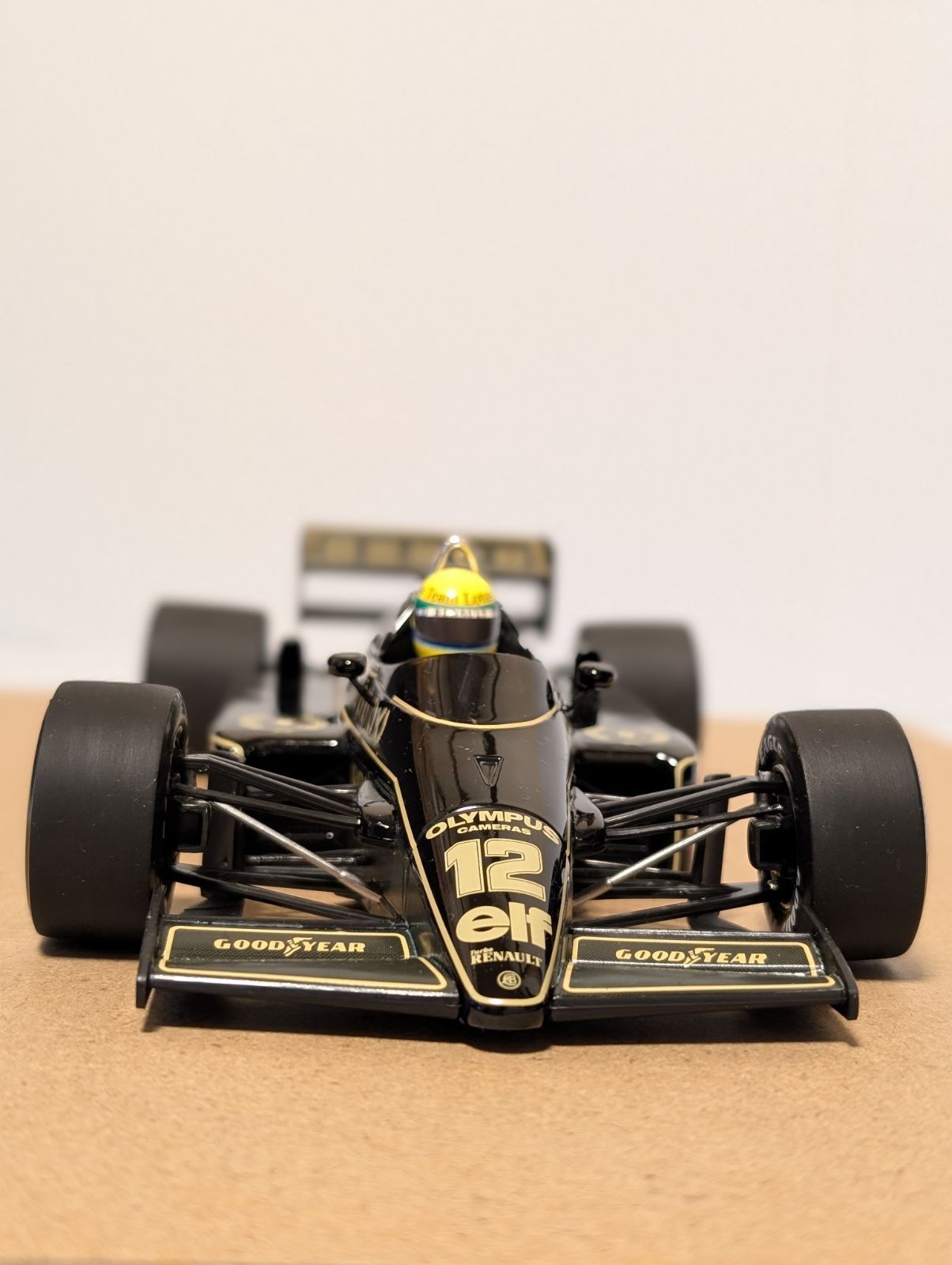 1/18ミニチャンプス ロータス97Tルノー アイルトン・セナコレクション