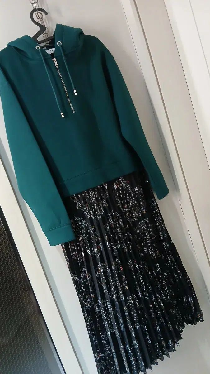 Sandro WHO ジップアップ プリーツ ONE PIECE