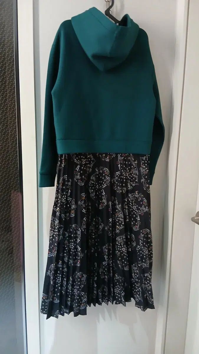  Sandro WHO ジップアップ プリーツ ONE PIECE 長袖 七分袖 ひざ丈ワンピース