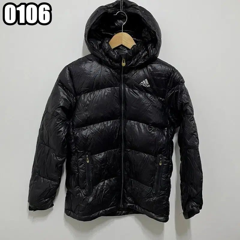 S アディダス グロシー ダウン ファー フード