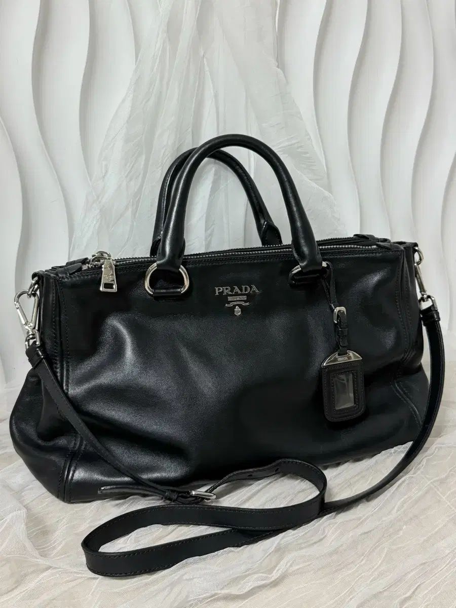 PRADA プラダ ブラック ソフト カーフスキン シルバー ロゴ ダブル ジップ