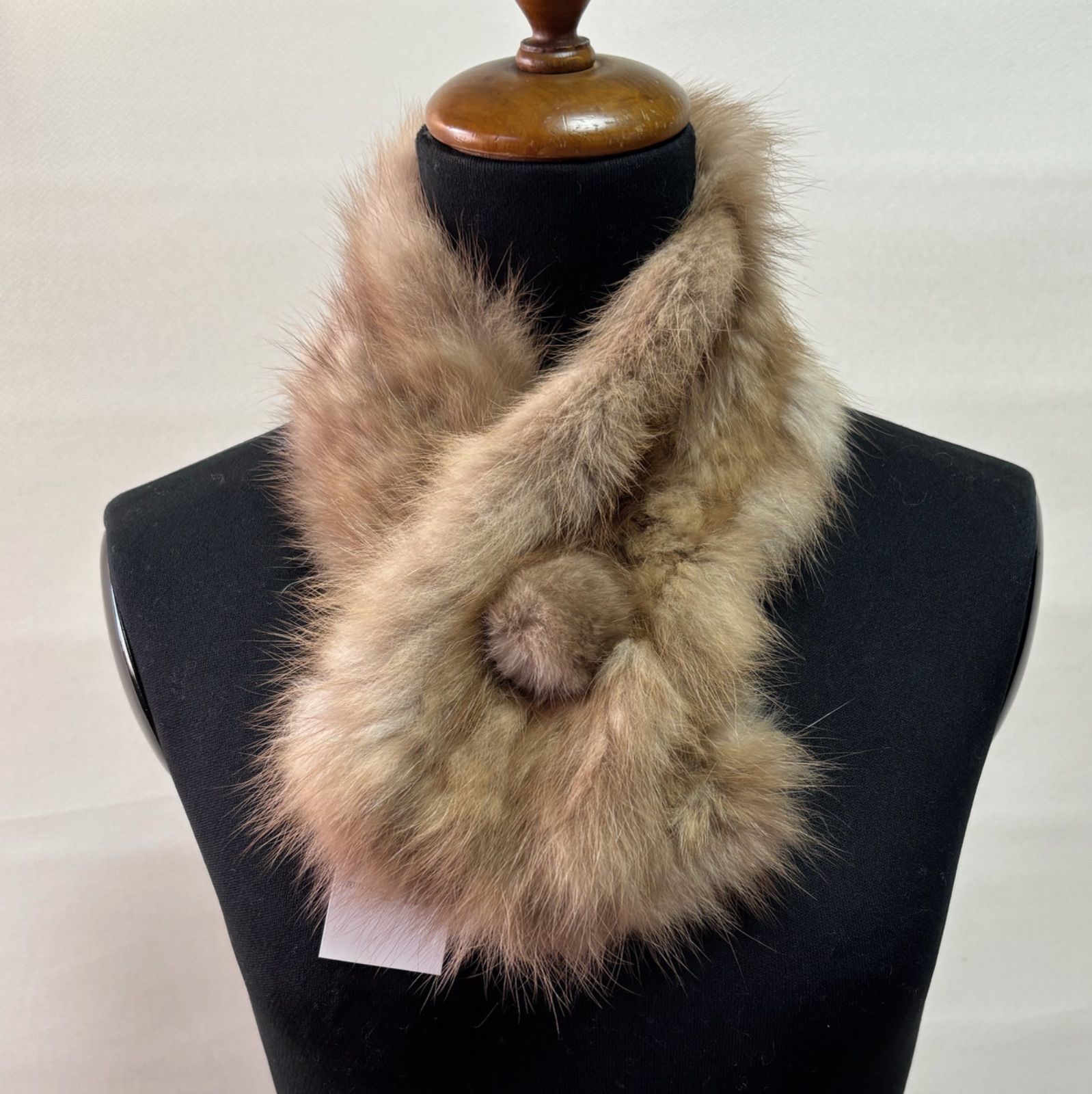 ロシアンセーブル　マフラー　新品未使用品 新品】ロシアンセーブルファーマフラー ボンボン付き 編み込み リアル