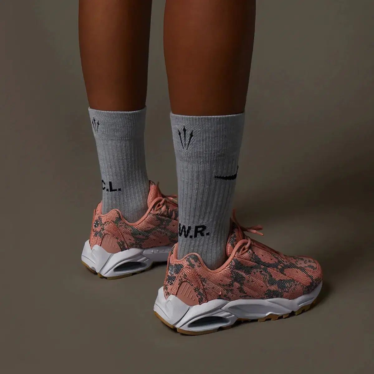 275 NIKE x ドレイク Nocta HOT Face the Sun エア テラ ピンク 쿼츠