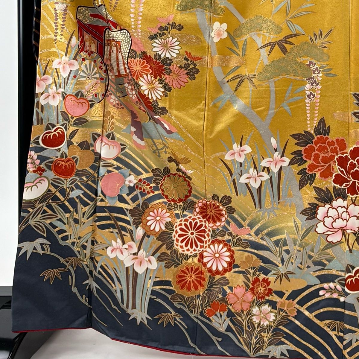 美品】 振袖 身丈167.5cm 裄丈67cm M 袷 御所車 草花 金糸 金彩 山吹色