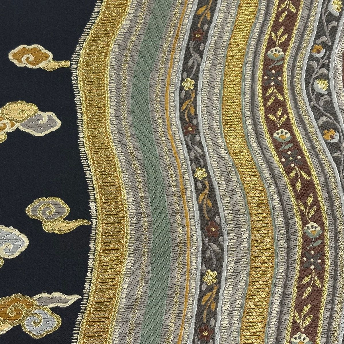 袋帯 秀品 よろけ縞 雲文 刺繍 金糸 黒 六通 正絹 【中古】 - メルカリ