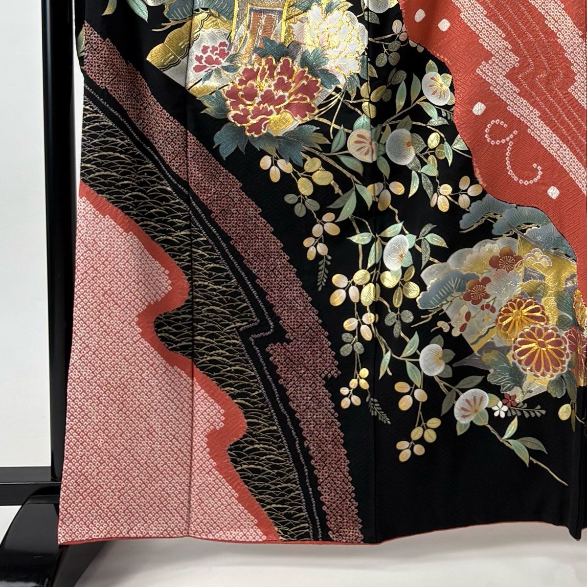 晴れの日を雅やかに彩る　未使用級の正絹振袖フルセット　身丈163 裄67 振袖 身丈164.5cm 裄丈67cm M 袷 袋帯フルセット 御所車 牡丹 金銀彩