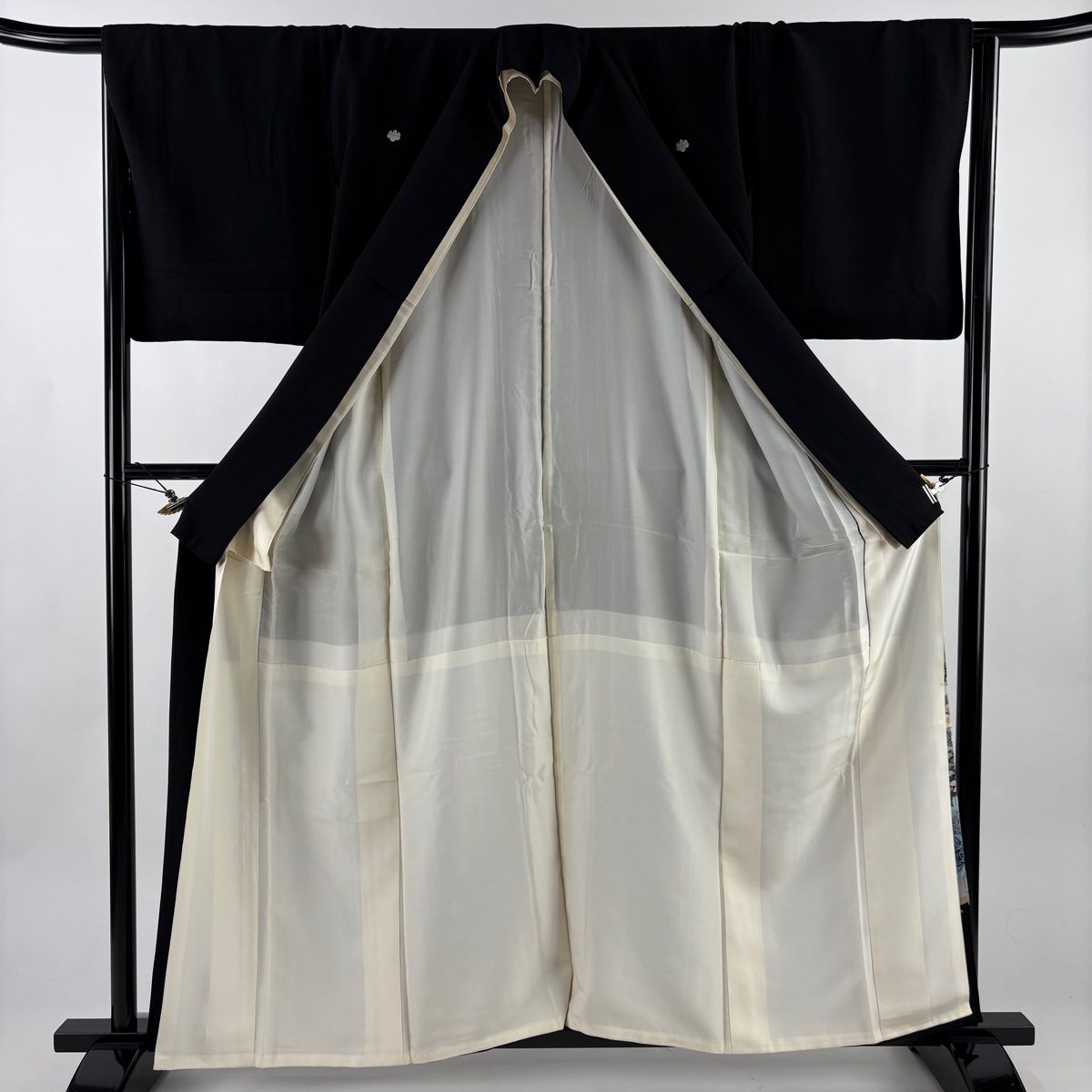 黒留袖 身丈158cm 裄丈66cm M 袷 加賀友禅 金津五雄 落款 椿 笹 黒