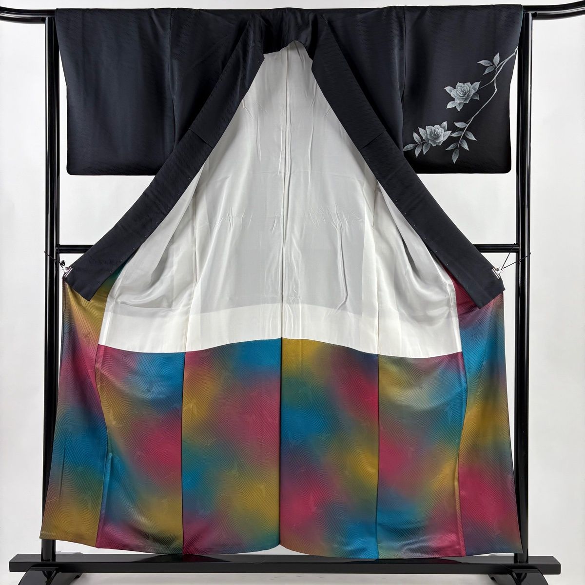 付下げ 身丈155.5cm 裄丈64cm M 袷 斉藤三才 落款 薔薇 鳥 黒 正絹