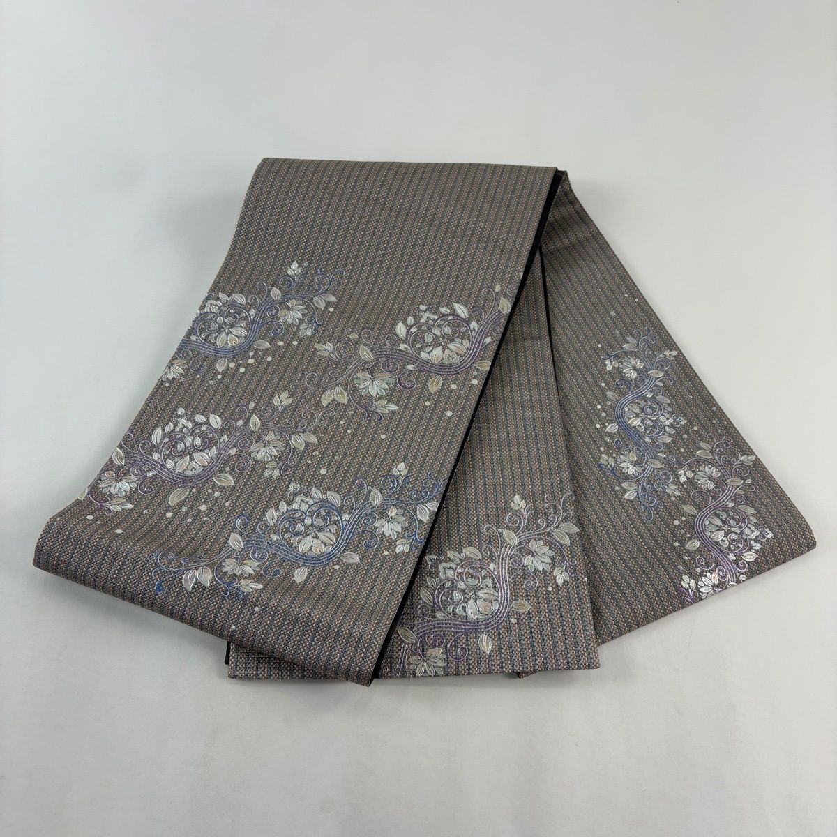美品】 袋帯 名品 花唐草 縞模様 銀糸 銀彩 灰紫 お太鼓柄 正絹 【中古