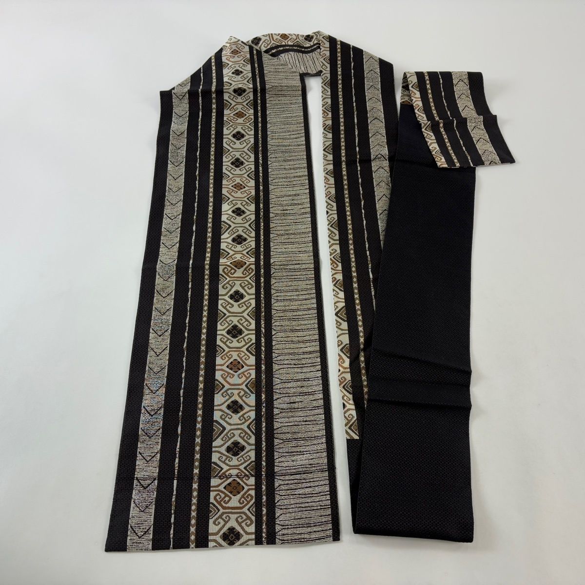 美品】 名古屋帯 名品 八寸名古屋帯 幾何学模様 縞模様 濃紫 正絹