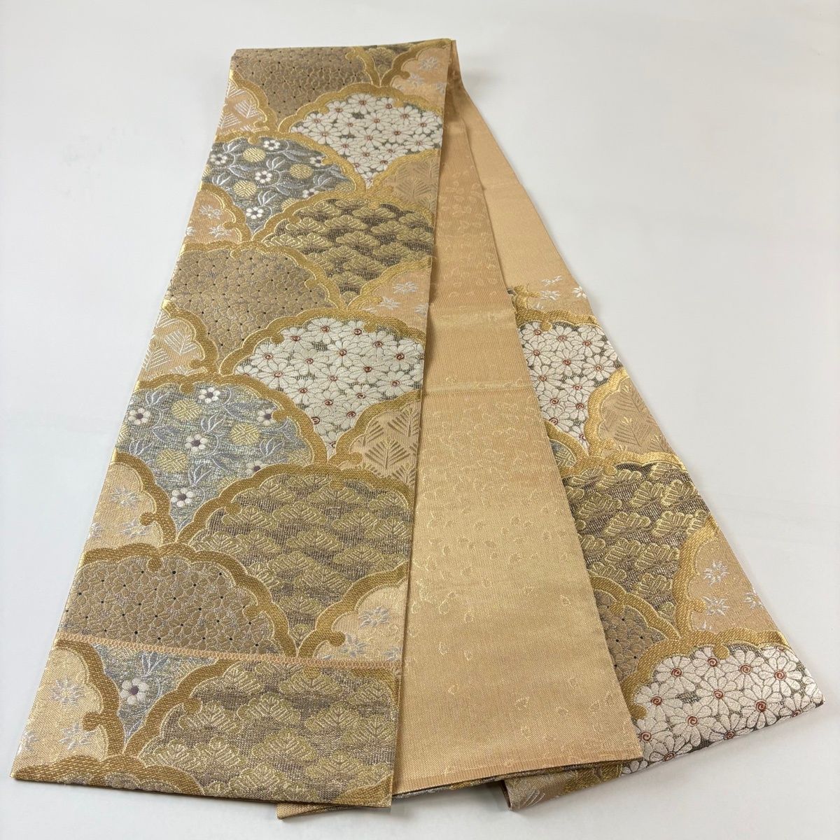 美品】 袋帯 名品 雪輪青海波 草花 金糸 唐織 金色 六通 正絹 【中古