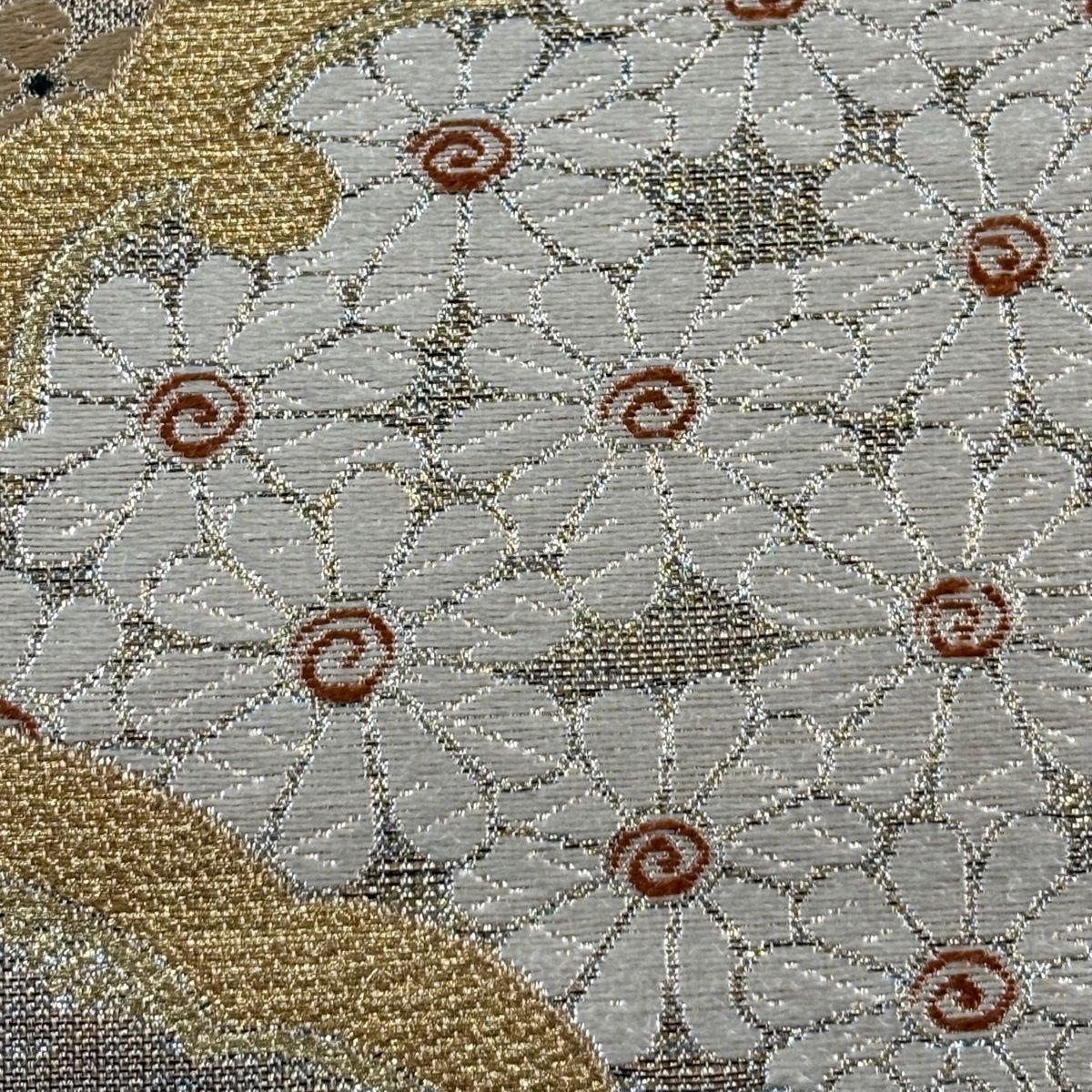 美品】 袋帯 名品 雪輪青海波 草花 金糸 唐織 金色 六通 正絹 【中古