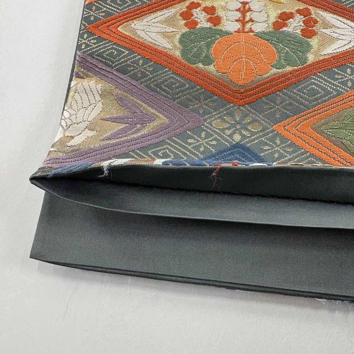 袋帯 名品 菱 菊 箔 唐織 青緑 六通 正絹 【中古】 - メルカリ