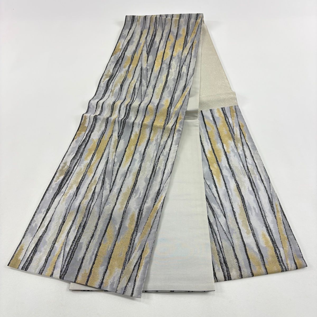 美品】 袋帯 名品 幾何学模様 縞 金銀糸 灰色 六通 正絹 【中古