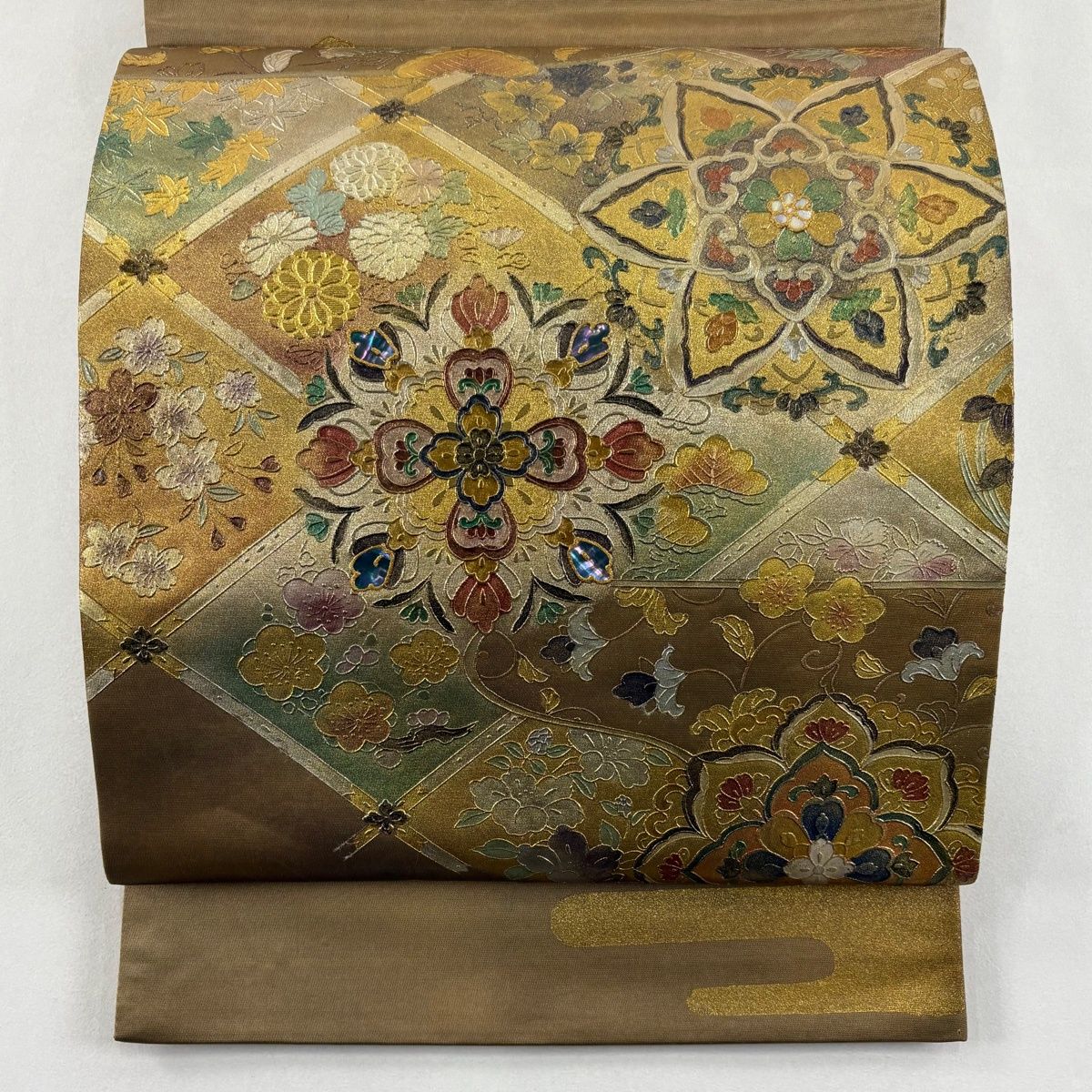 美品】 袋帯 名品 華文 格天井 金彩 螺鈿 黄土色 お太鼓柄 正絹 【中古