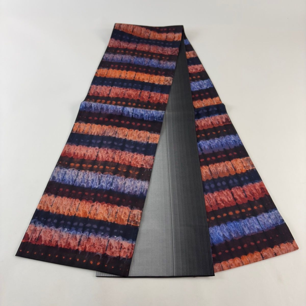 新品・未使用【大島紬】【袋帯】【証紙付き】 美品】 袋帯 名品 証紙 大島紬地 幾何学模様 絞り 濃紫 全通 正絹