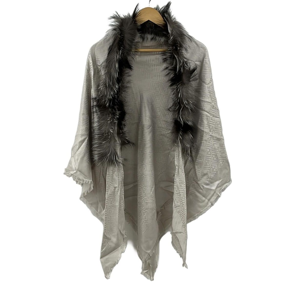 FENDI(フェンディ) ストール(ショール)美品 ズッカ柄 ライトグレー