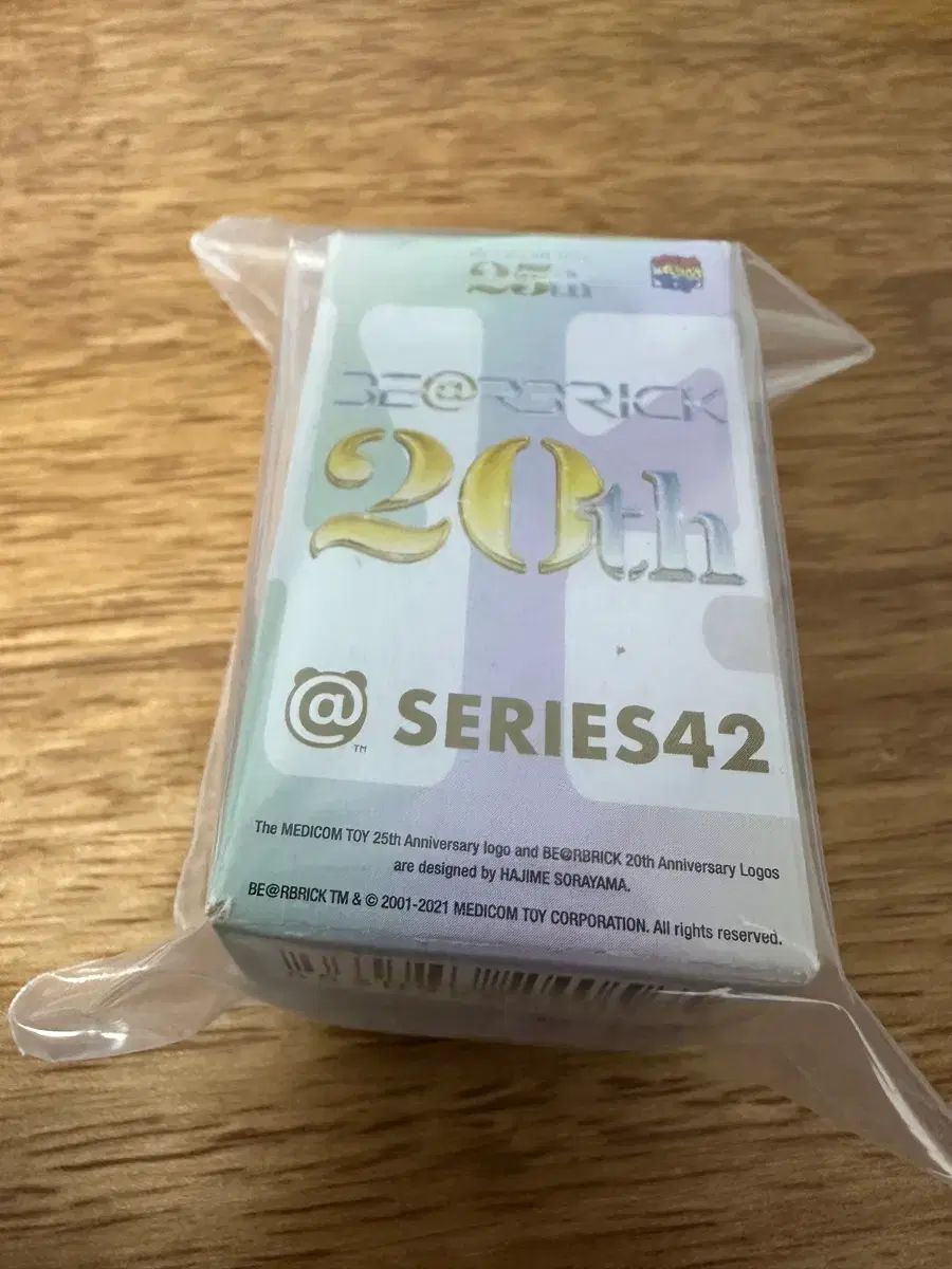 BE RBRICK ベアブリック 42 SUPER Secret 金銅