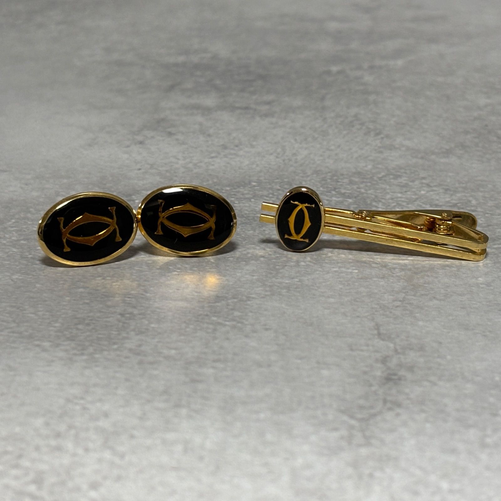 Cartier カルティエ カフス タイピン セット ゴールド ブラック ロゴ オーバル カフリンクス ネクタイピン メンズ 紳士 ビジネス フォーマル ヴィンテージ