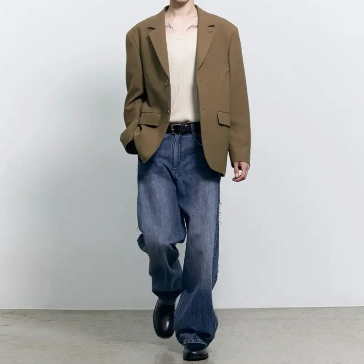 INSILENCE カーブド LINE ウール ブレーザー モカ