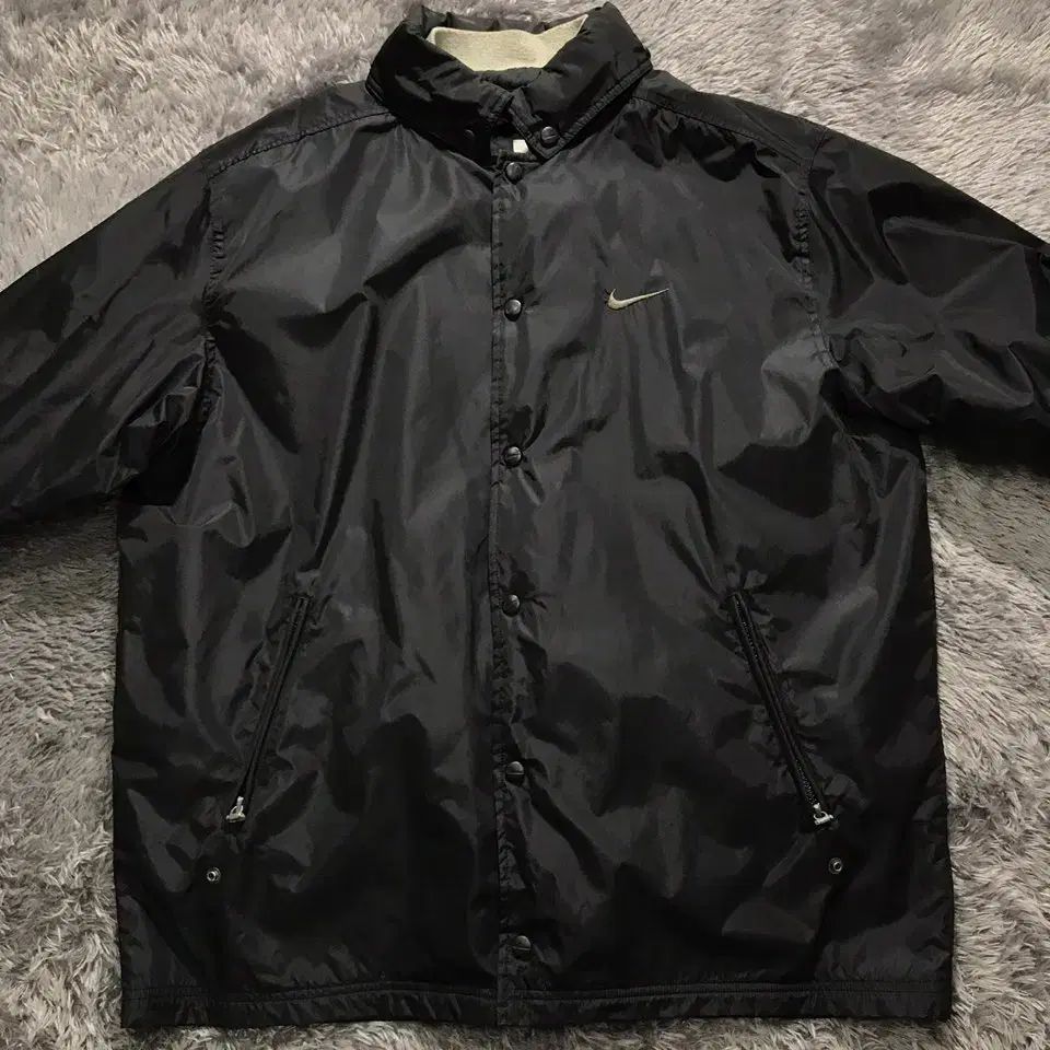 XL ユニセックス NIKE オールドスクール コーチ アウター|ダウンベスト