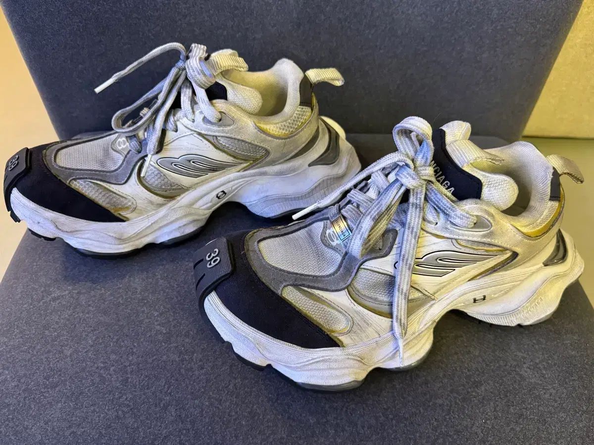  バレンシアガ カーゴ スニーカー 白 グレー 39 スニーカー 靴