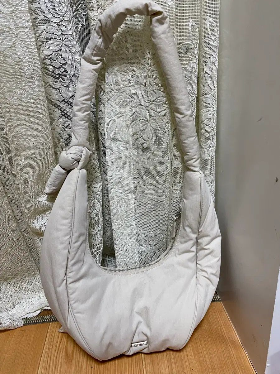 ポールニューア ハーフムーン ダウンバッグ アイボリー