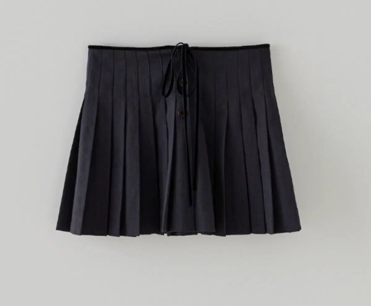TANNAT タイ ボタン プリーツ ミニスカート
