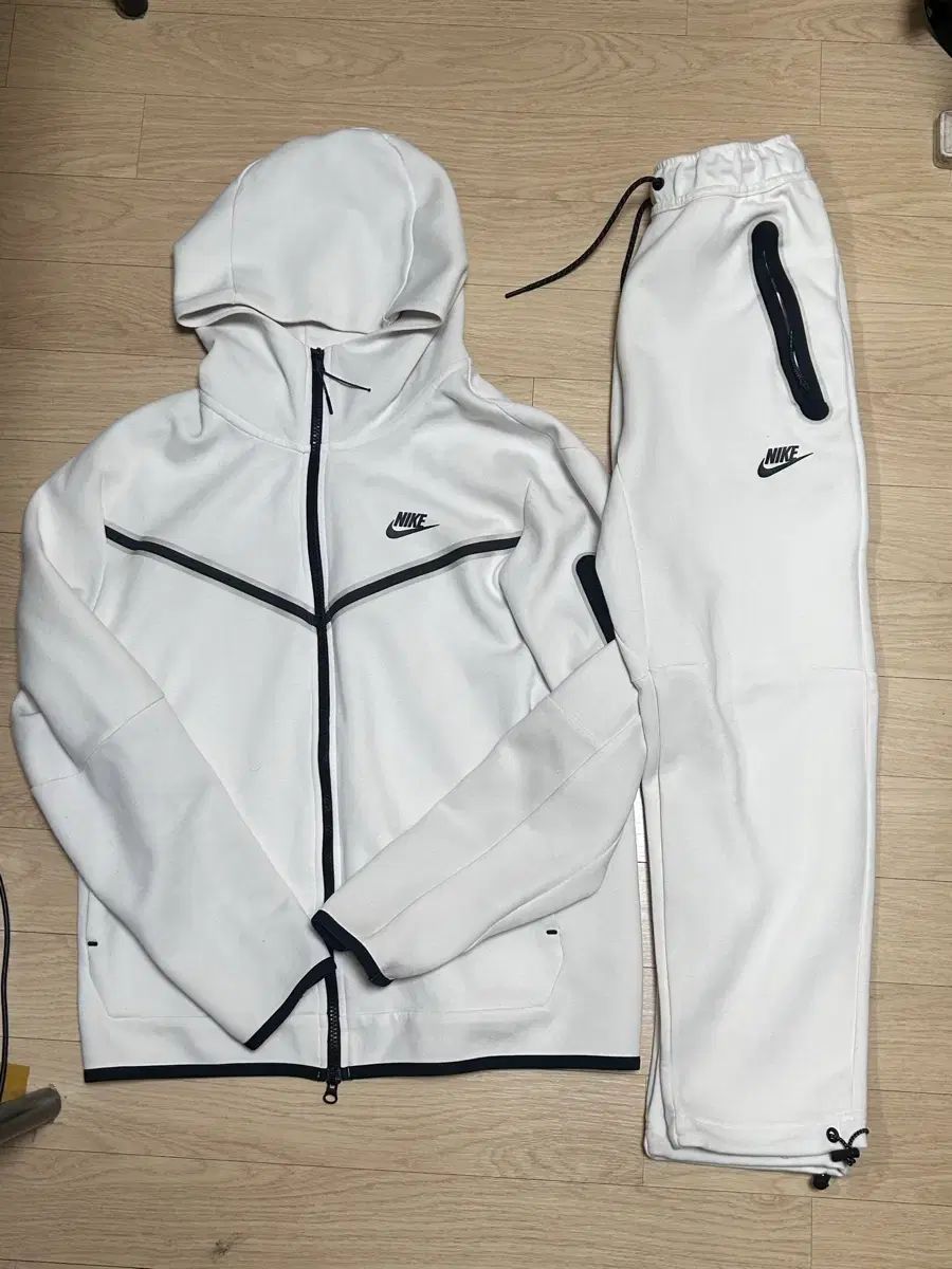 ナイキ テックパック 白 セットアップ