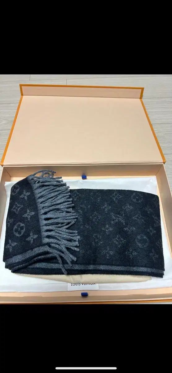 ルイヴィトン モノグラム グラデーション スカーフ マフラー ブラック M 71607