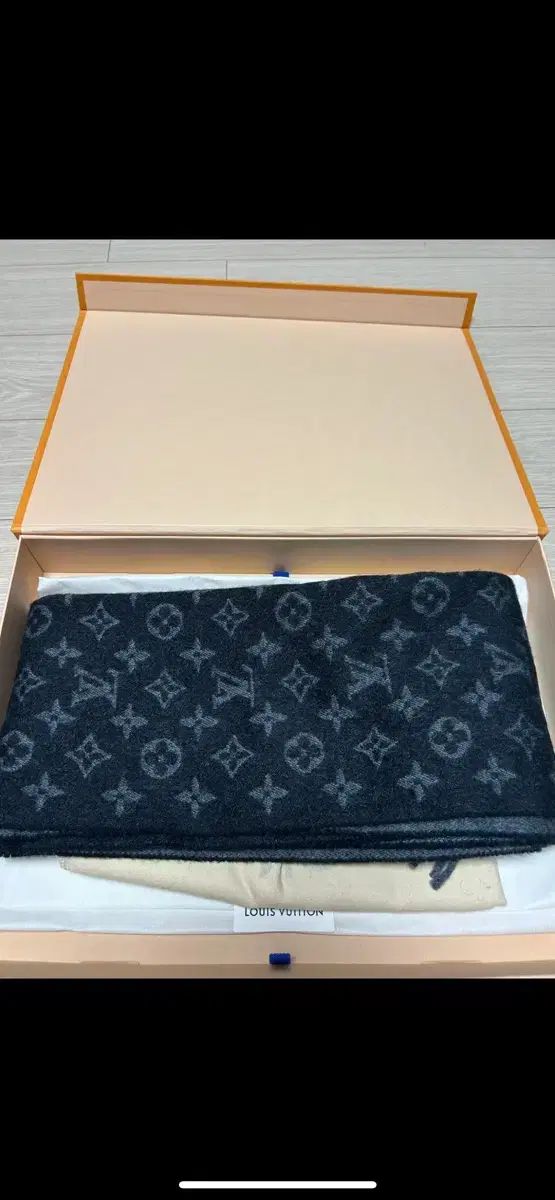 ルイヴィトン モノグラム グラデーション スカーフ マフラー ブラック M 71607