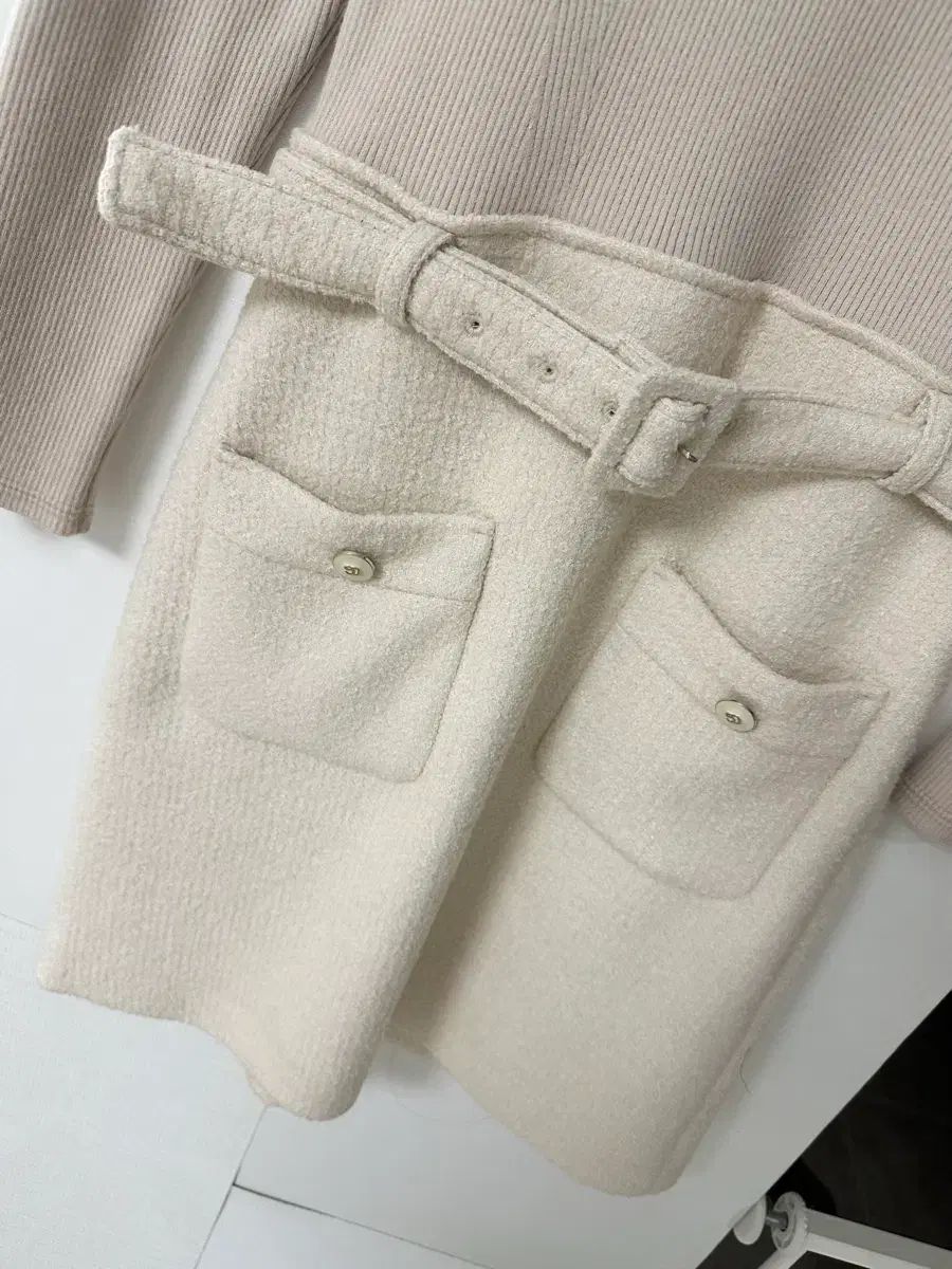 SJSJ アイボリー ゴージ ニット ベルト ONE PIECE