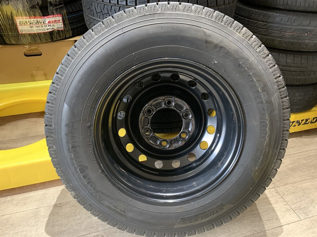 車 専用【2512071】スタッドレス トヨタ 200系 ハイエース 純正 