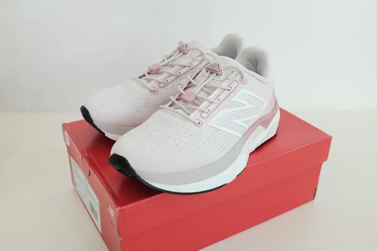 ニュー ンス キッズ プロペル フューエルセル ランニングシューズ ボックス