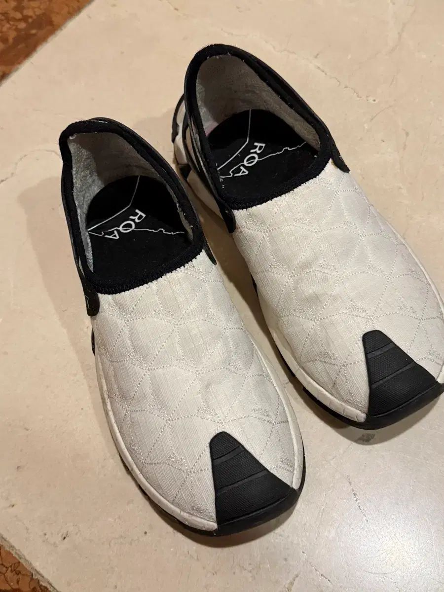 ROAハイキング ROA キルティング スリッポン アイボリー