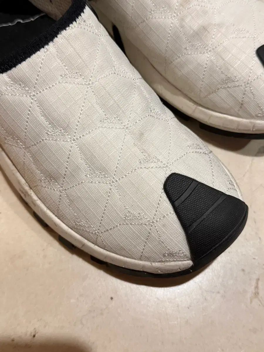 ROAハイキング ROA キルティング スリッポン アイボリー