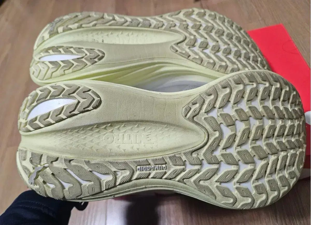  プーマ マグマックス ランニングシューズ 270 スニーカー 靴