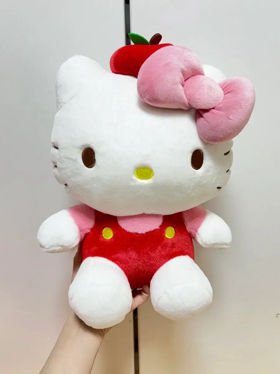 ハローキティ りんご ぬいぐるみ サンリオ 30cm ぬいぐるみ - メルカリ